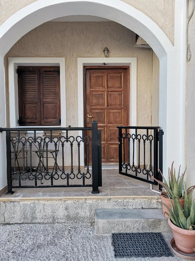 Villa Perissa Thira Екстер'єр фото